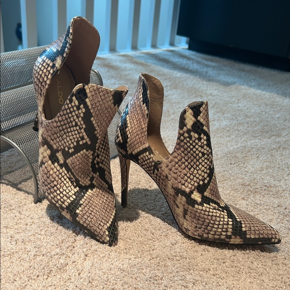 Aldo Cutout Stiletto 6.5 Beige Black Point Toe Snake Leather. 15% off 2+ bundle - Picture 1 of 8